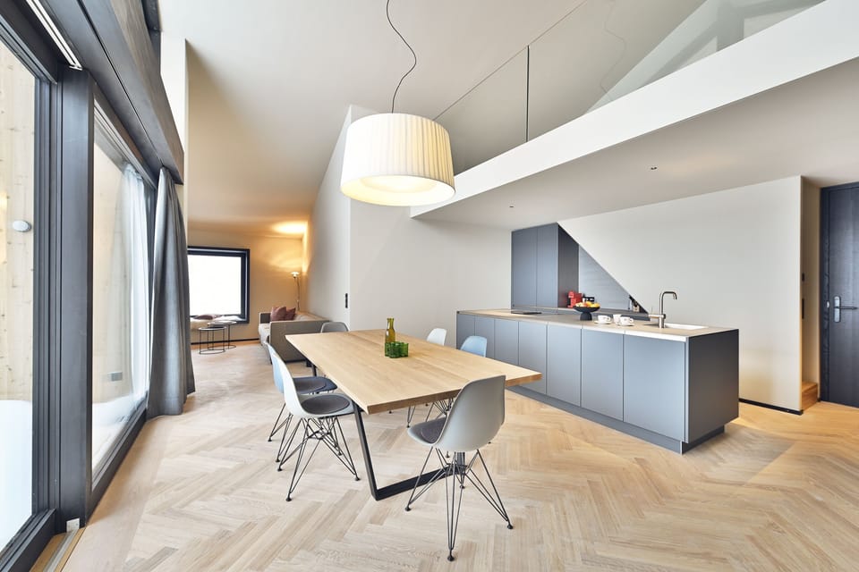 Deluxe Apartment (Vancouver) | Private kitchen | Espresso maker, coffee/tea maker