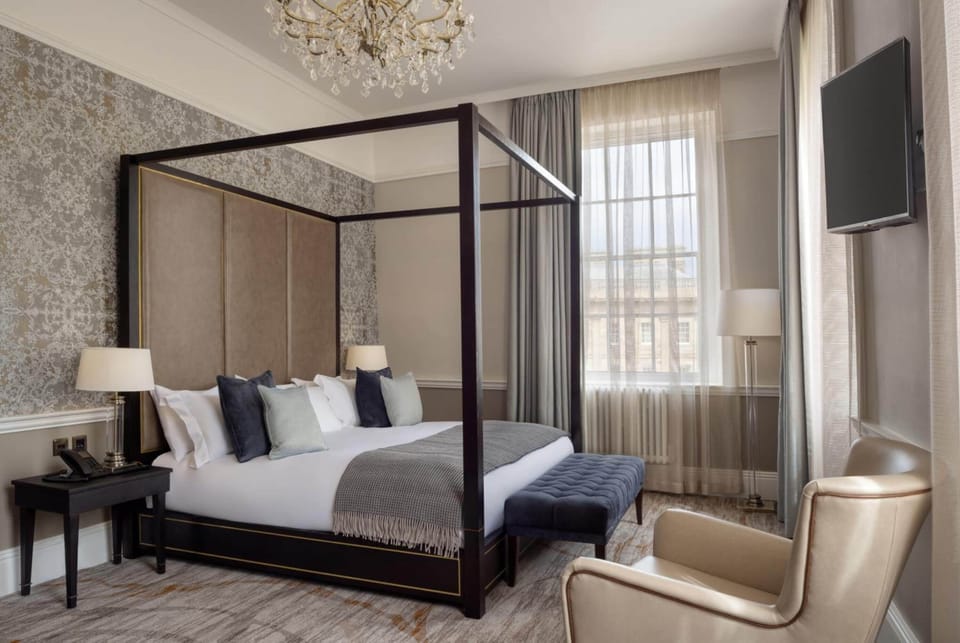Superior Suite | In-room safe, individually decorated, individually furnished