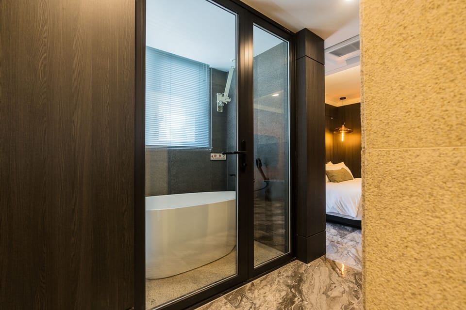 Premium Double Room | Living area | 62-inch flat-screen TV with digital channels, TV, Netflix