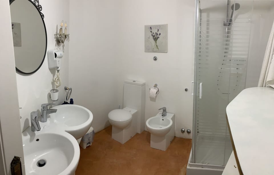 Luxury Triple Room, Ensuite | Bathroom