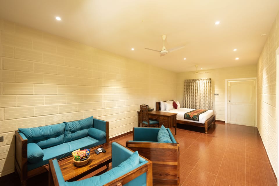 Superior Suite | Premium bedding, down comforters, desk, laptop workspace