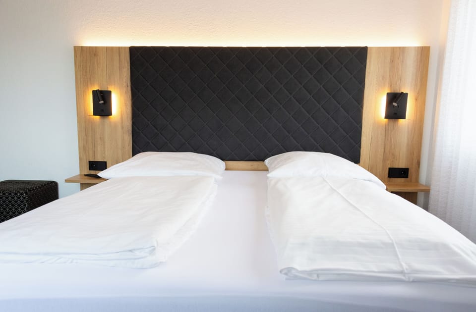Hypo-allergenic bedding, minibar, in-room safe, desk