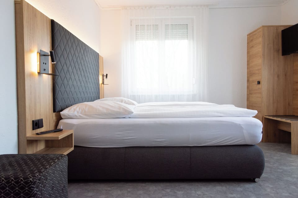 Deluxe Double Room | Hypo-allergenic bedding, minibar, in-room safe, desk