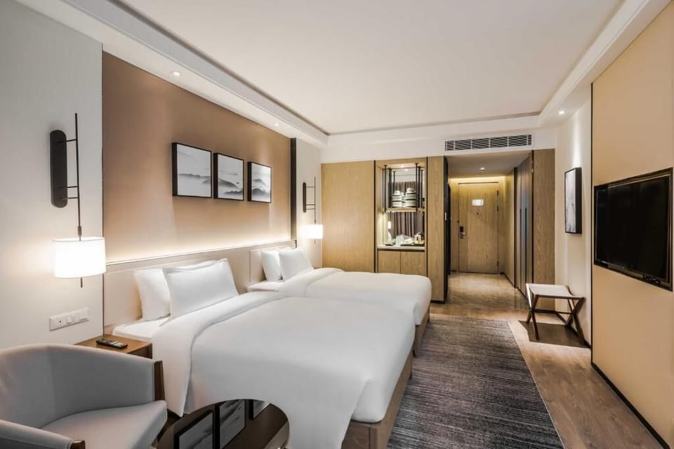 Standard Twin Room | In-room safe, desk, soundproofing, iron/ironing board