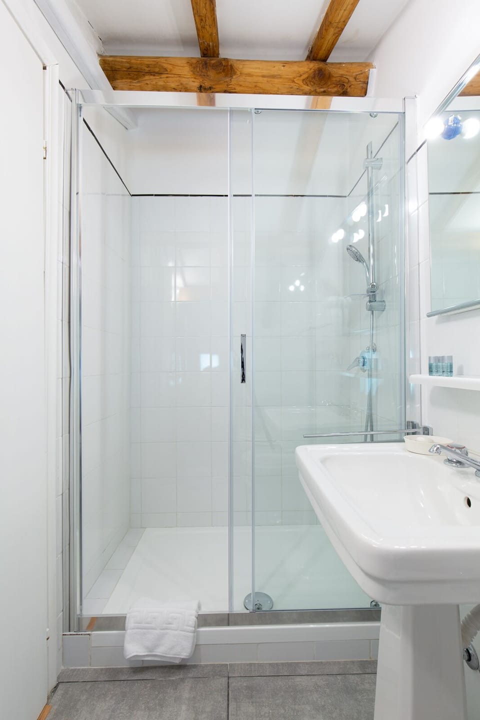 Family Apartment, 2 Bedrooms (TC3) | Bathroom | Rainfall showerhead, free toiletries, hair dryer, bidet