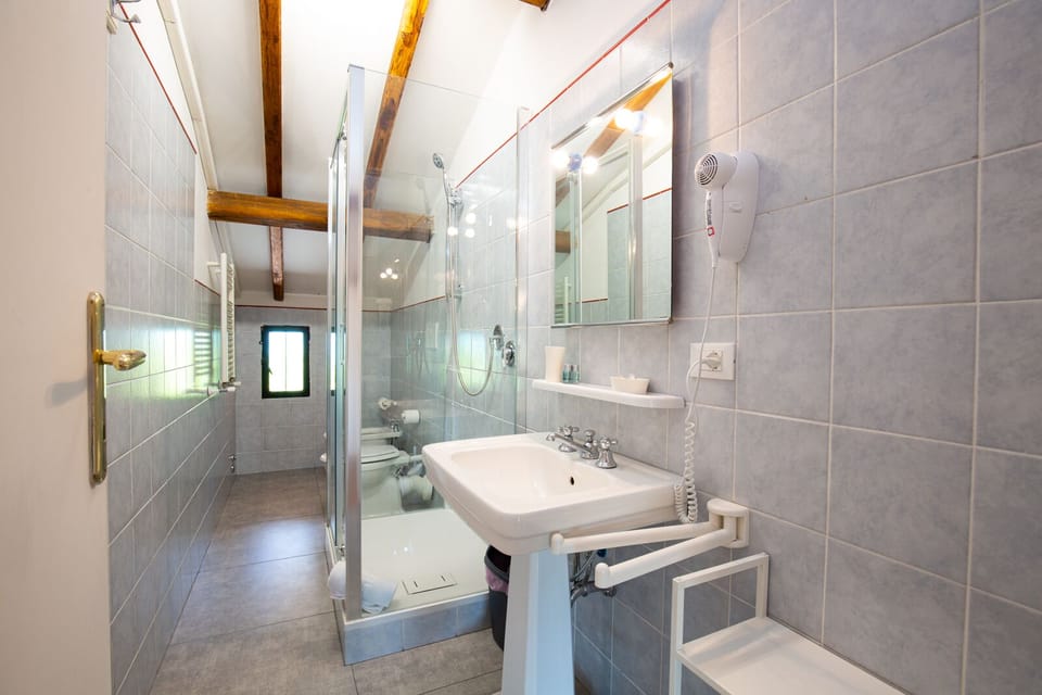 Family Apartment, 2 Bedrooms (TC2) | Bathroom | Rainfall showerhead, free toiletries, hair dryer, bidet