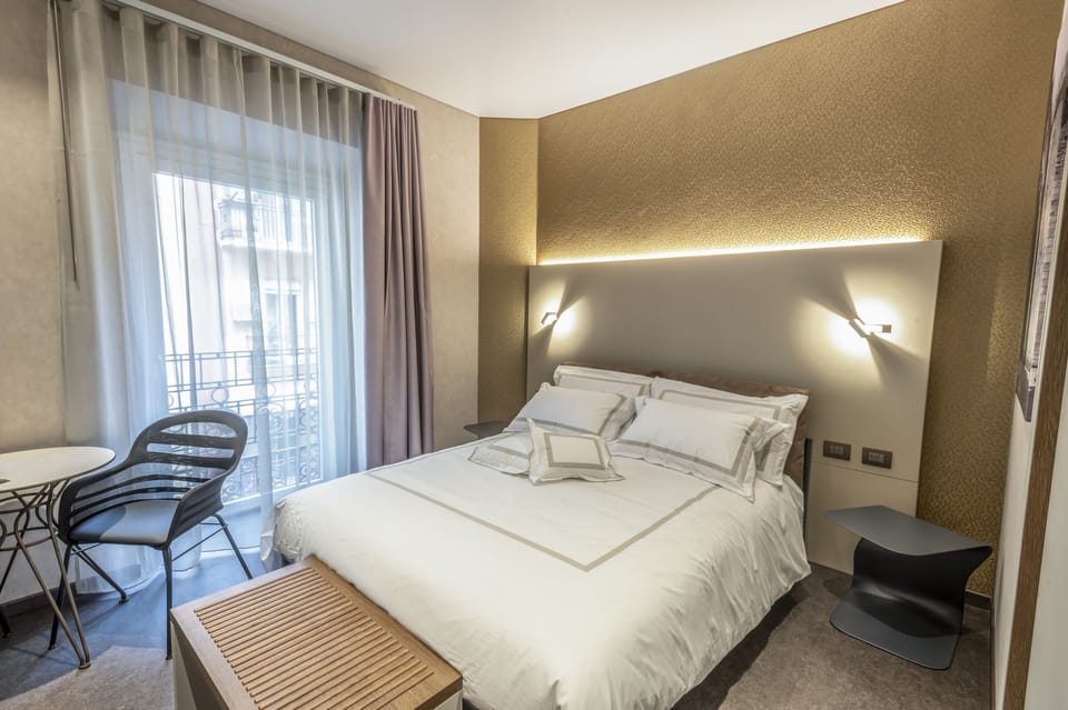 Comfort Room (Efesto) | Egyptian cotton sheets, premium bedding, down comforters