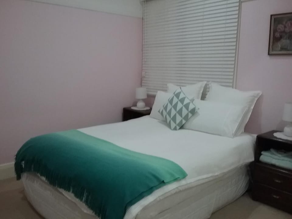 Rollaway beds (surcharge), WiFi (free), bed sheets