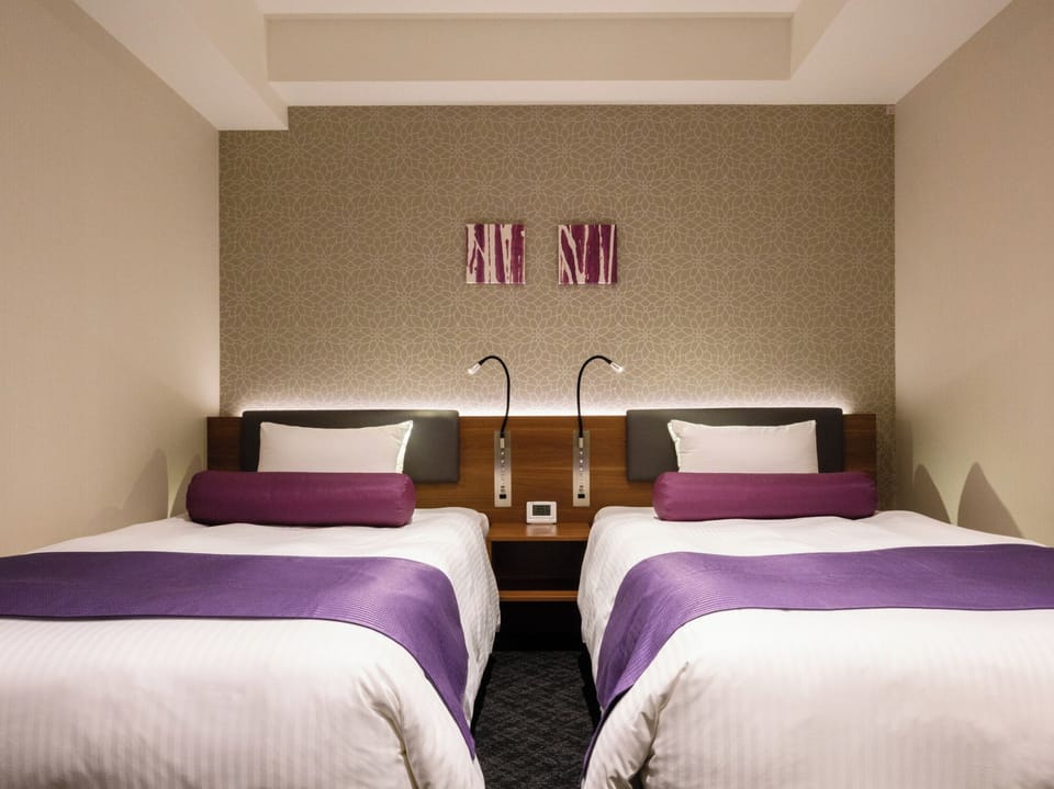 Standard Twin Room (25m²) | Desk, blackout drapes, free WiFi, bed sheets