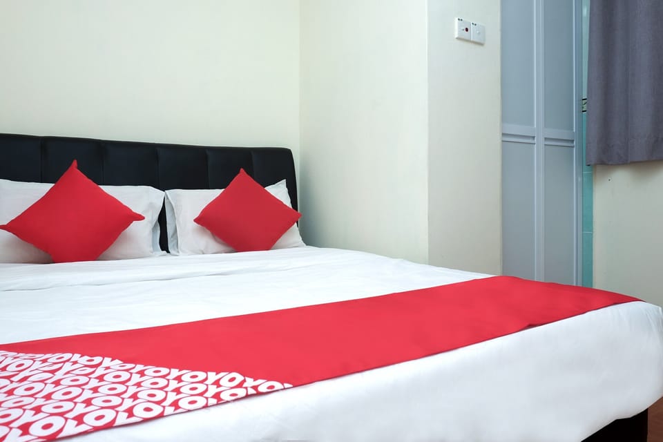 Deluxe Double Room | Iron/ironing board, free WiFi, bed sheets