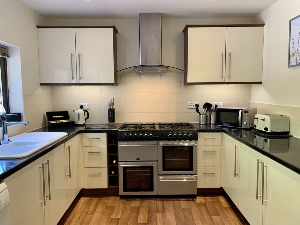 House | Private kitchen | Fridge, microwave, stovetop, dishwasher