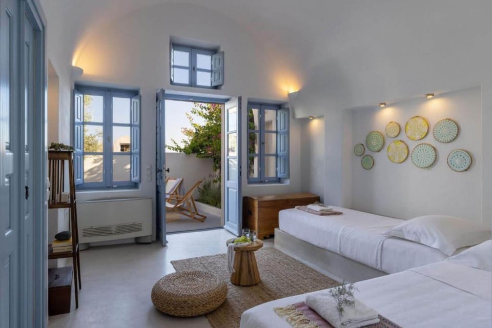 Blue Door Villa | Minibar, in-room safe, individually decorated, individually furnished