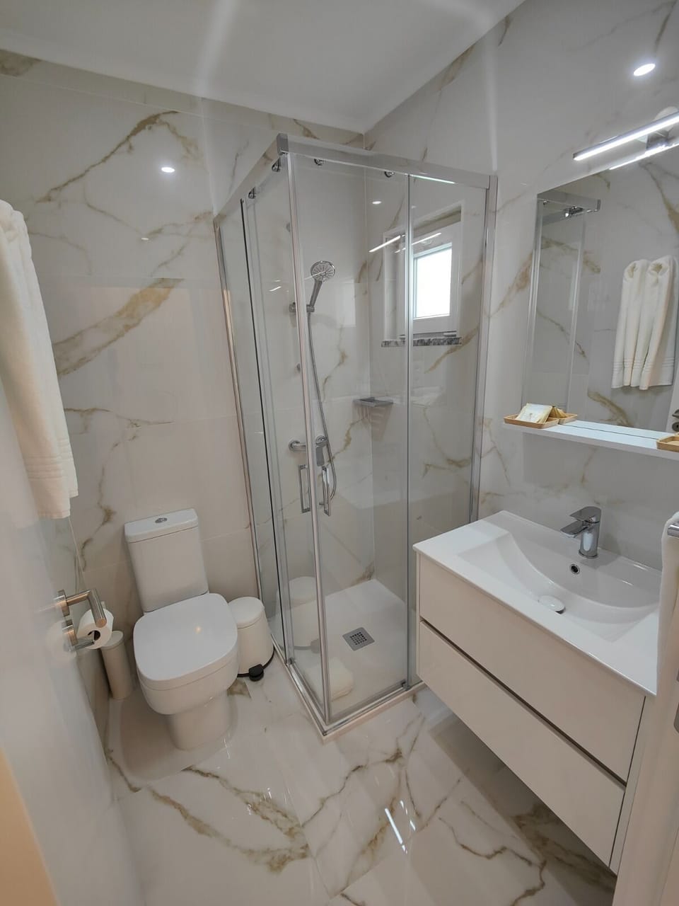 Bathroom shower