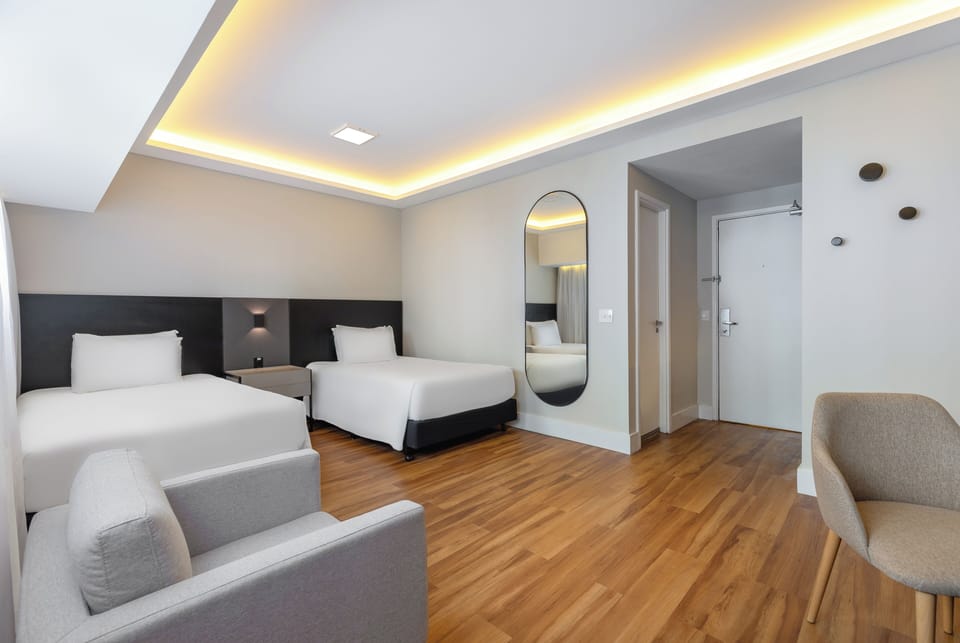 Luxury Twin Room, 2 Twin Beds | Bathroom | Shower, rainfall showerhead, free toiletries, hair dryer