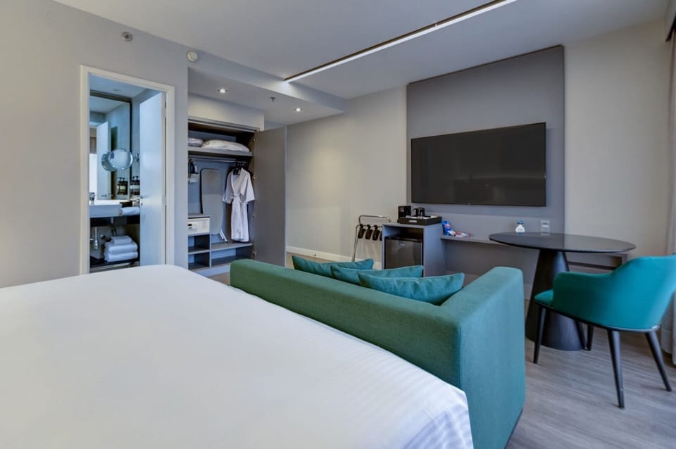 Room | 1 bedroom, minibar, in-room safe, blackout drapes