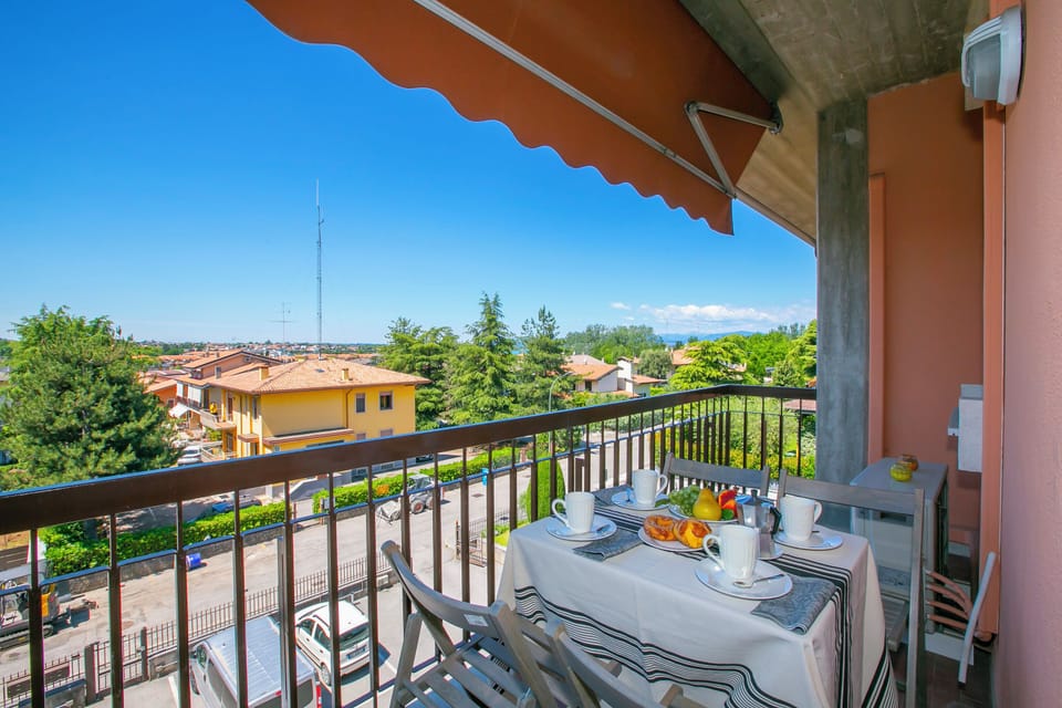 Standard Apartment, 2 Bedrooms, Balcony (Casa dei Quadri - Lake View Apartment) | Outdoor dining