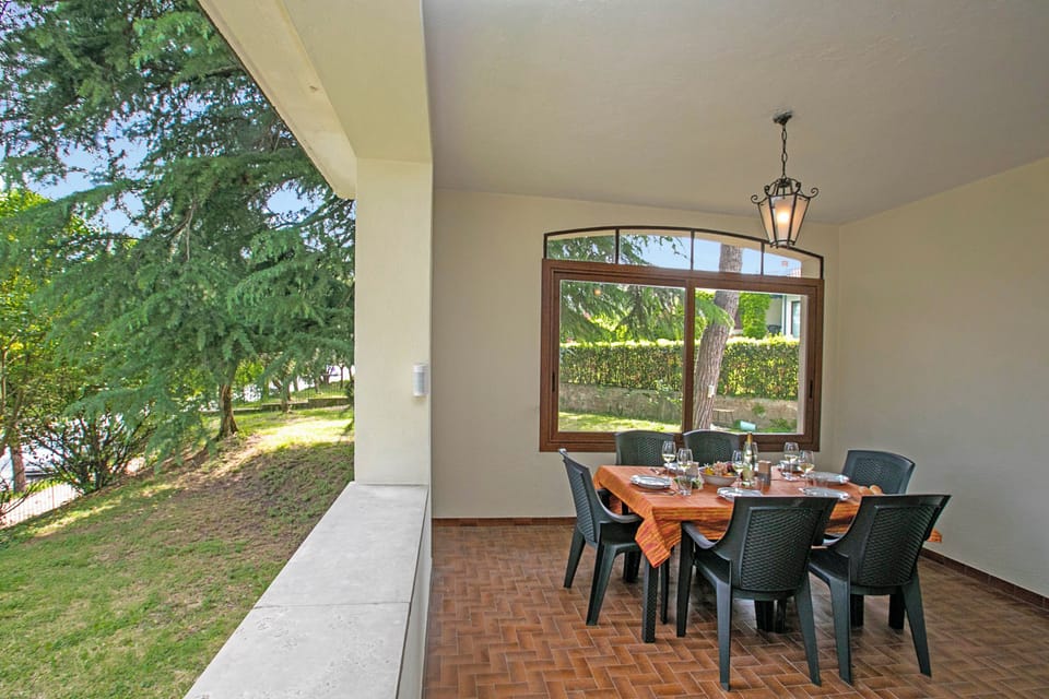 Family Apartment, Multiple Bedrooms, 2 Bathrooms (Villa Alberti Appartamento Bruna) | Outdoor dining