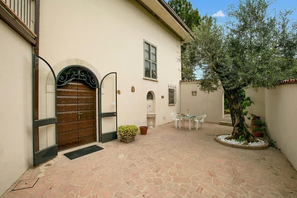 Family Villa, Multiple Bedrooms (Villa Alberti 900m from Garda lake) | Outdoor dining
