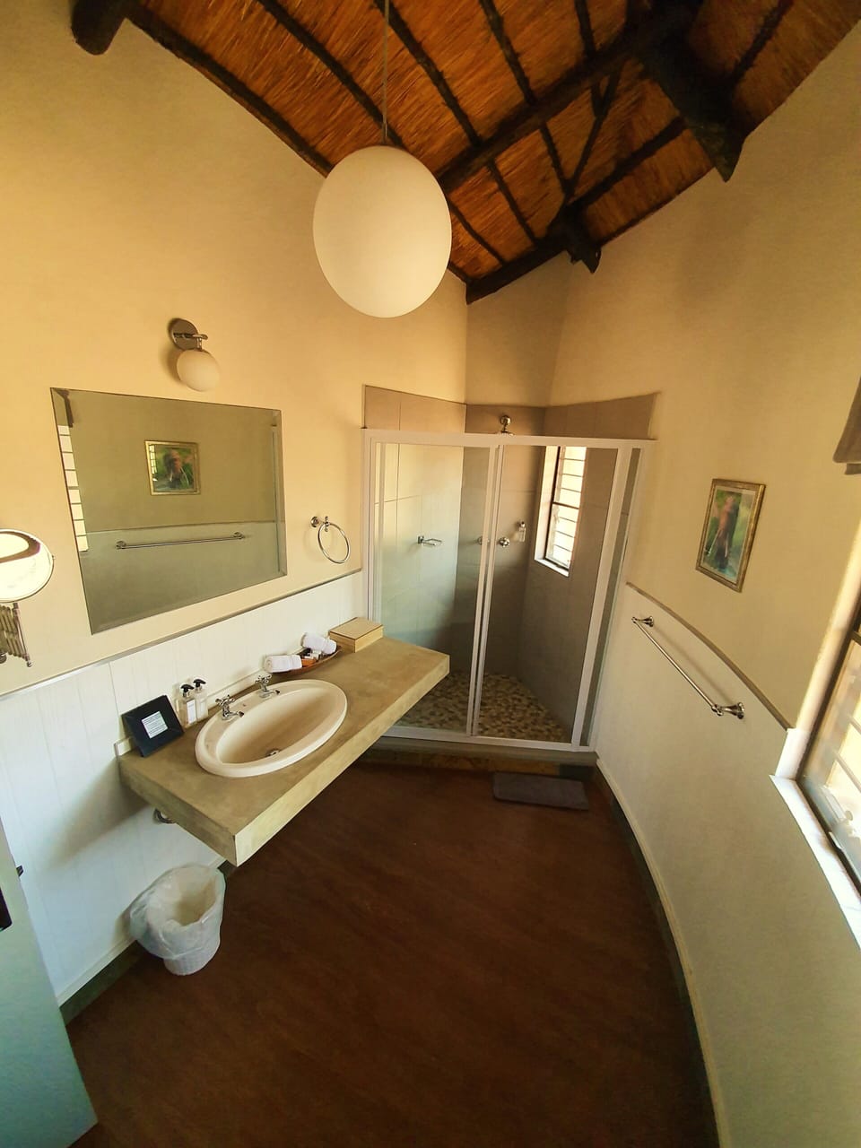 Villa (2 Sleepers) | Bathroom | Combined shower/tub, towels