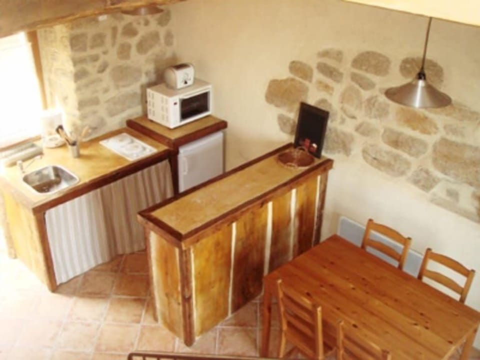 Cottage (La Tour) | Private kitchenette | Electric kettle