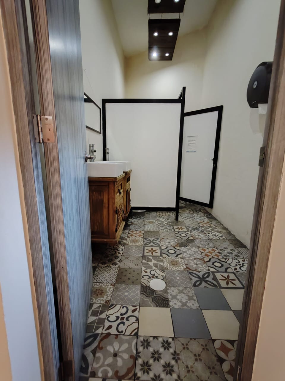 COMPARTIDA MUJERES | Bathroom | Shower, hair dryer (on request), towels, soap