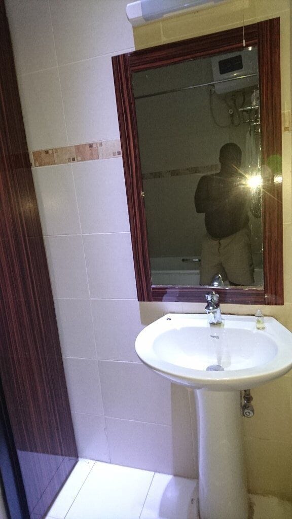 Bathroom sink