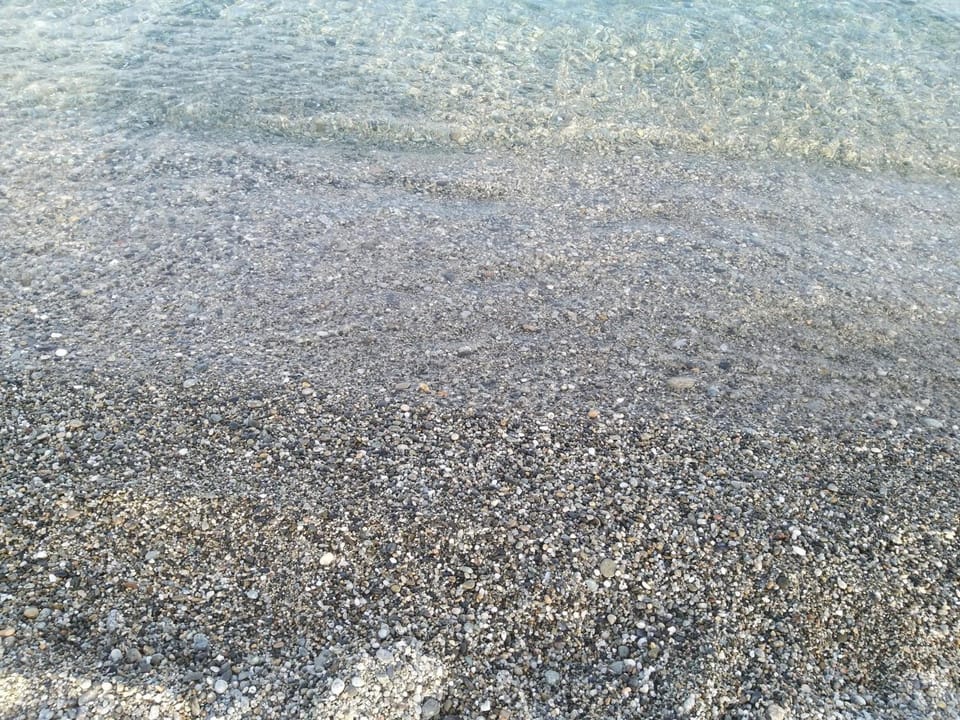 Beach nearby, white sand, 10 beach bars