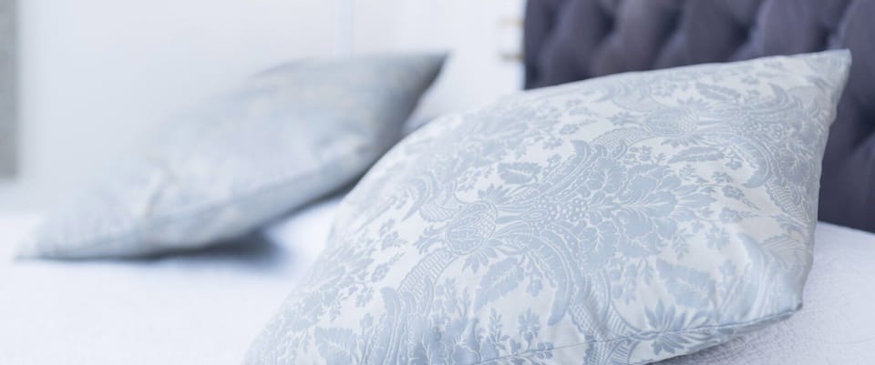 Desk, soundproofing, free WiFi, bed sheets