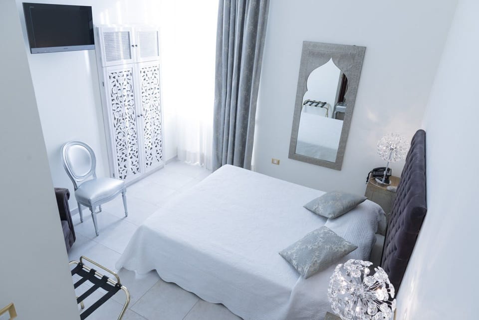 Deluxe Double Room | Desk, soundproofing, free WiFi, bed sheets