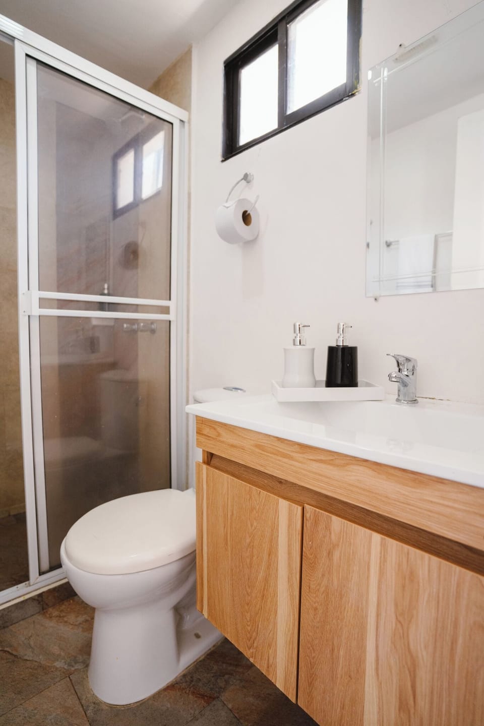Superior Double or Twin Room | Bathroom | Shower, towels