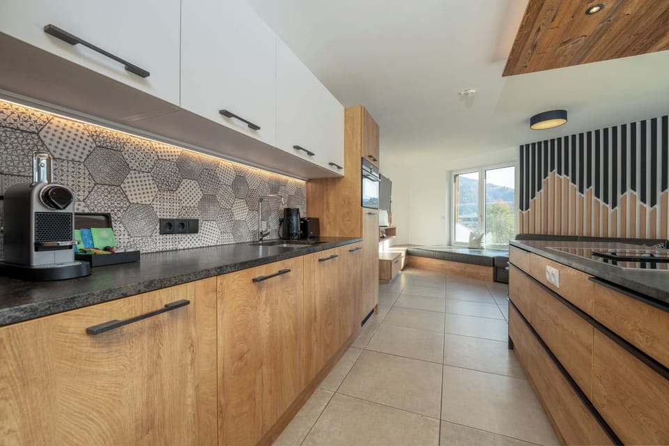 Deluxe Suite, 3 Bedrooms | Private kitchen | Fridge