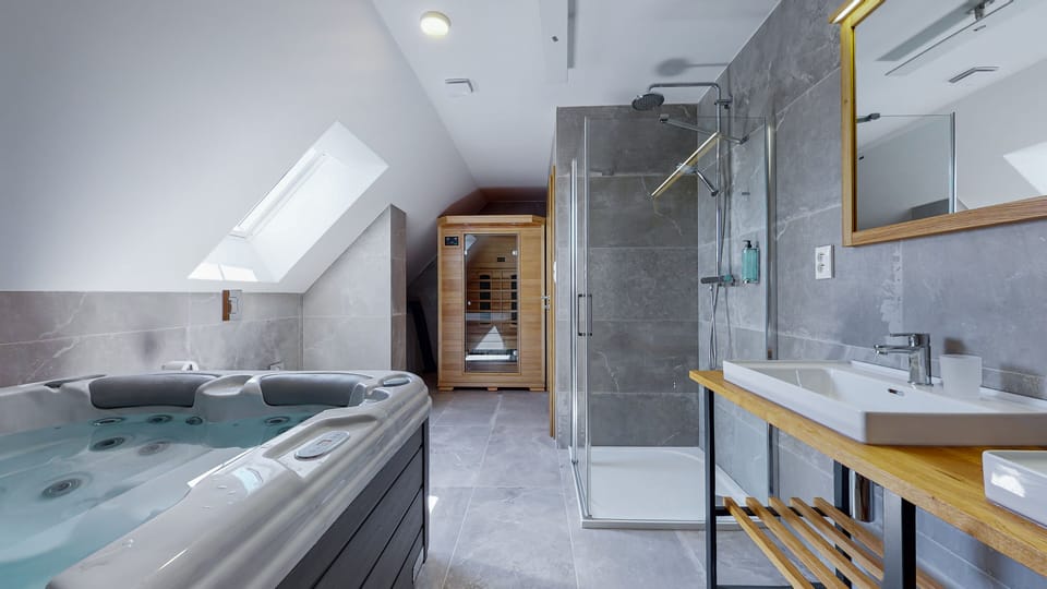 Private spa tub