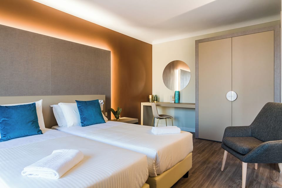 Down comforters, pillowtop beds, minibar, in-room safe