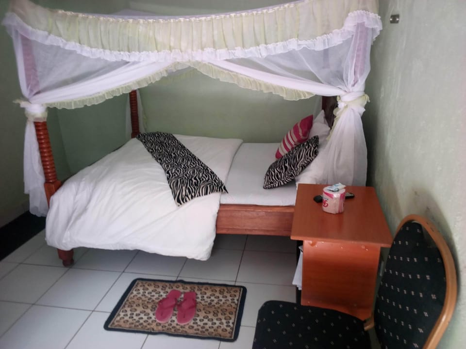 Single Room | Desk, blackout drapes, free WiFi, bed sheets