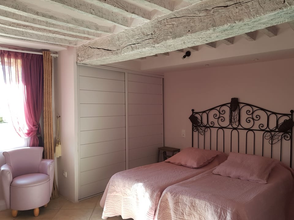 Family Room (Les Spacieuses) | Individually decorated, individually furnished, free cribs/infant beds