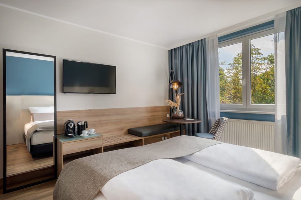 Business Room | Hypo-allergenic bedding, in-room safe, desk, soundproofing