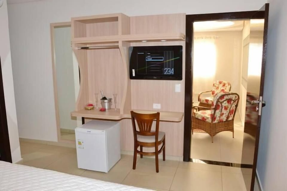 Minibar, free WiFi, bed sheets
