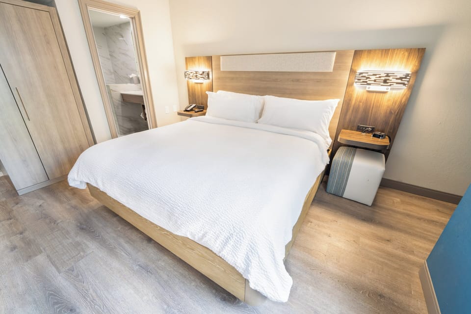 In-room safe, desk, blackout drapes, soundproofing