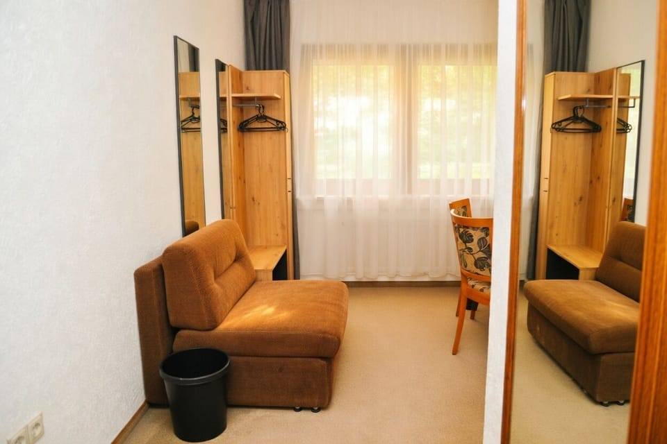 Single Room | Hypo-allergenic bedding, individually decorated, individually furnished