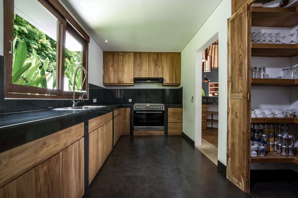 Villa (6 Bedrooms) | Private kitchen | Microwave, oven, stovetop, dishwasher