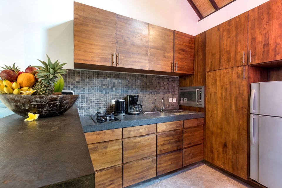 Villa (1 Bedroom) | Private kitchen | Oven, stovetop, dishwasher, dining tables