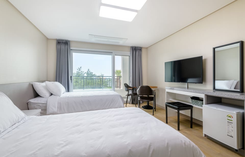 Room (For 2) | Blackout drapes, soundproofing, free WiFi