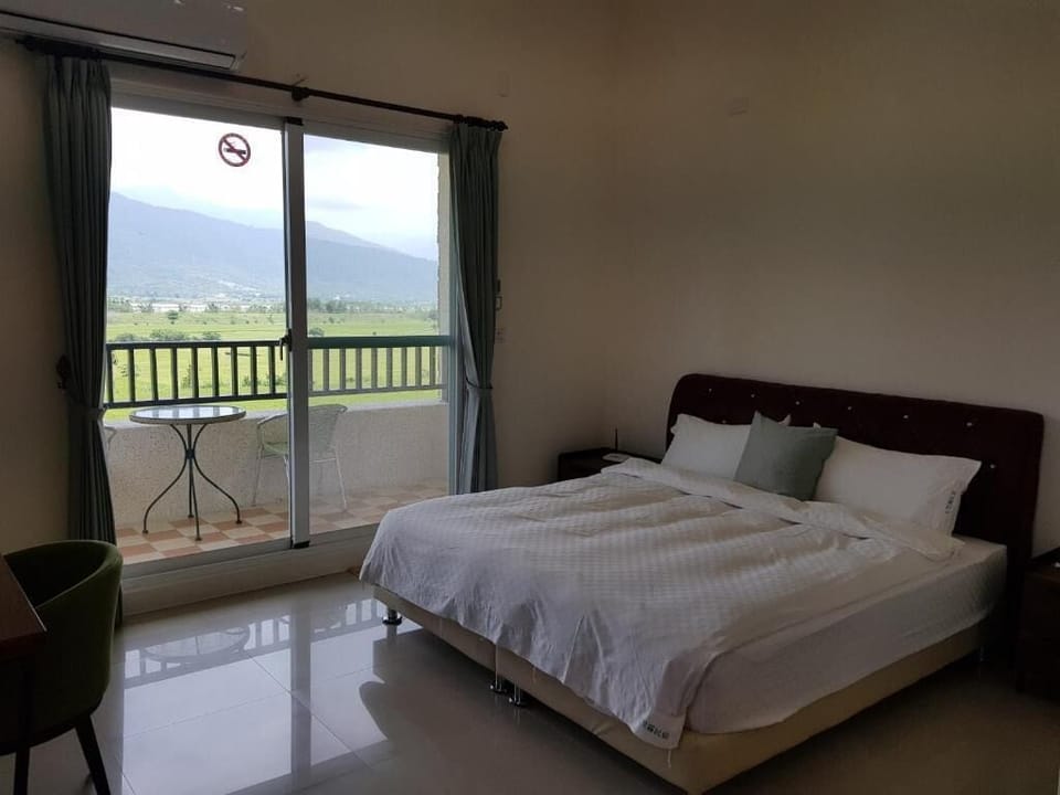 Deluxe Double Room, 1 Queen Bed | Desk, laptop workspace, soundproofing, free WiFi