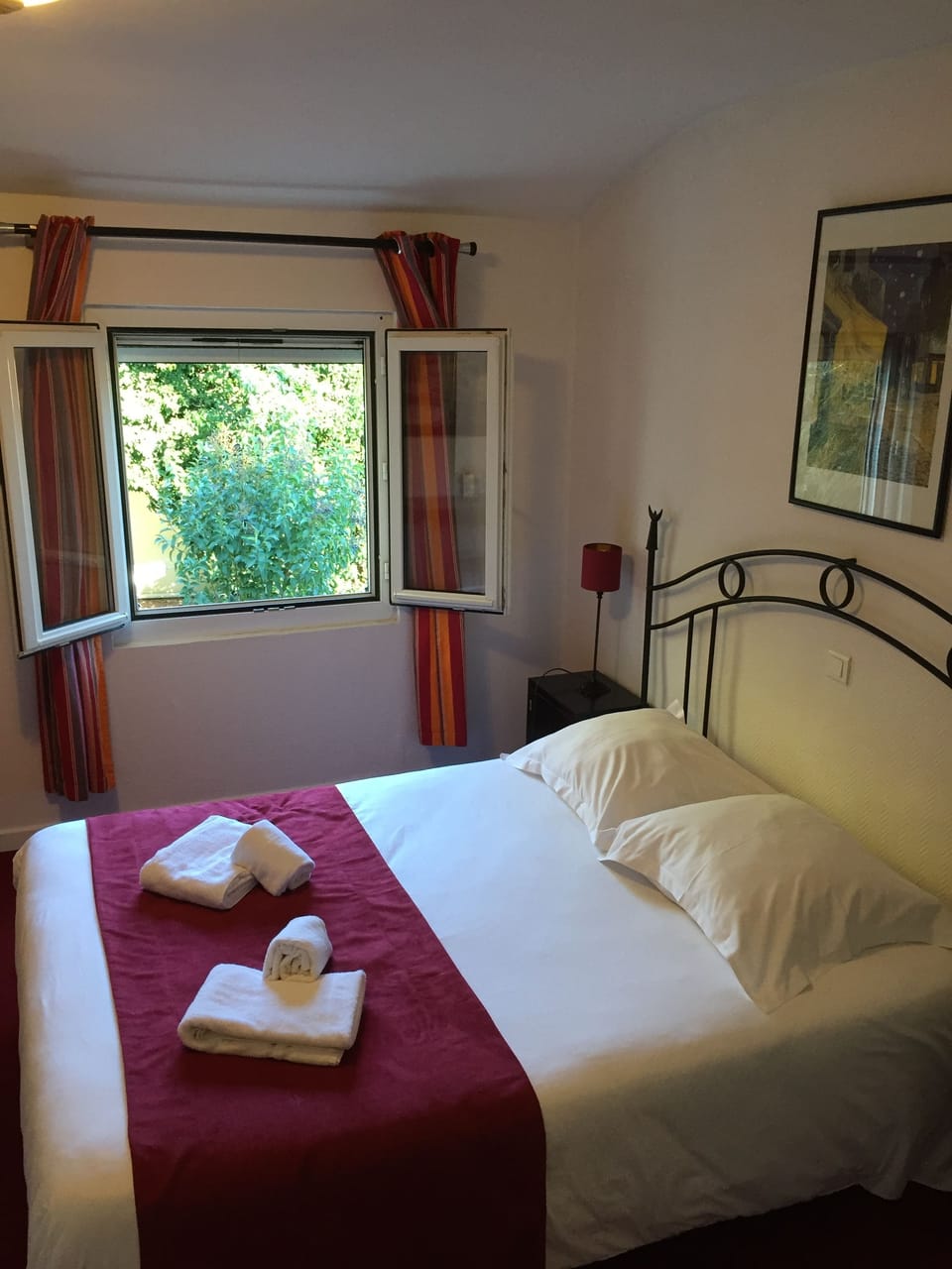 Triple Room | Desk, blackout drapes, free WiFi, bed sheets