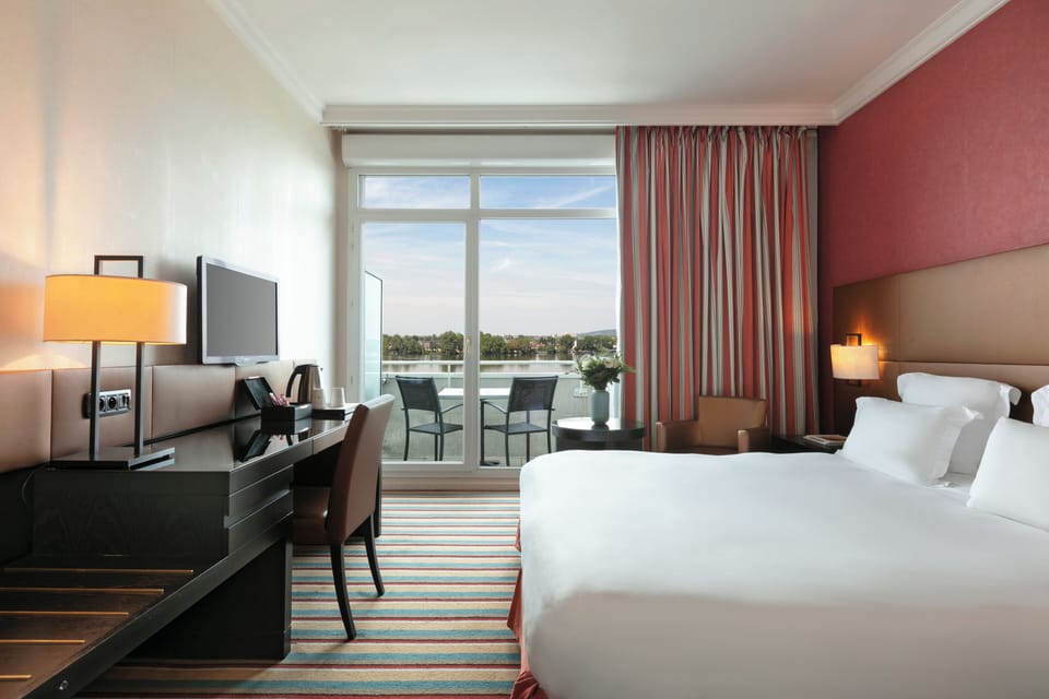 Premium bedding, in-room safe, desk, soundproofing