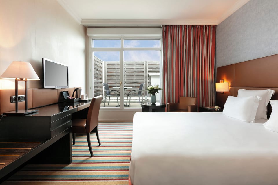 Premium bedding, in-room safe, desk, soundproofing