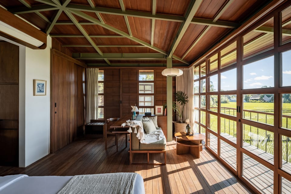 Treehouse D with private pool | Living area | MP3 dock