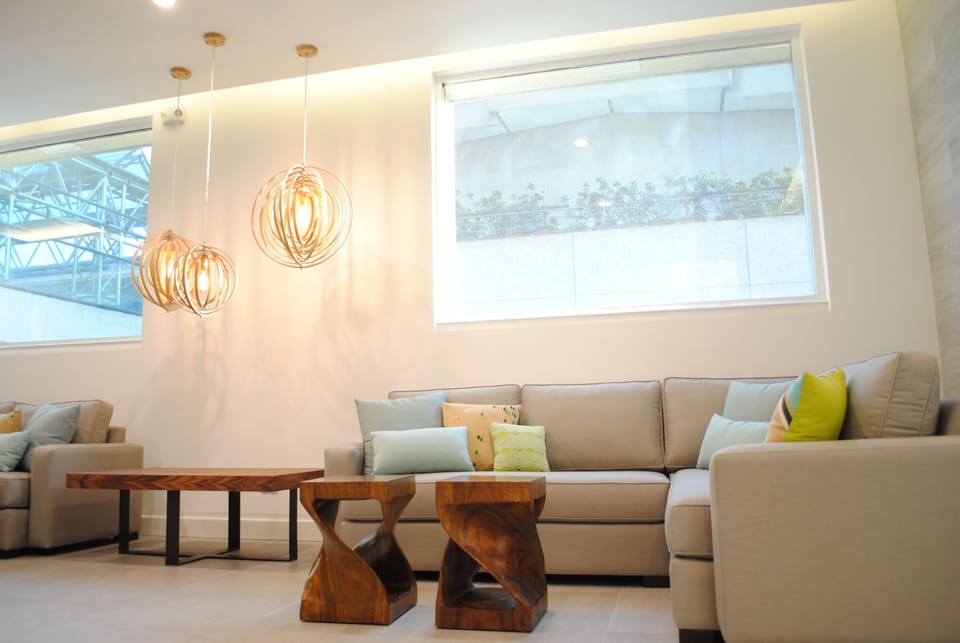 Couples treatment rooms, sauna, steam room, hot stone massages