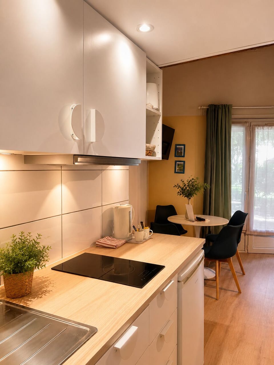 One Bedroom Duplex with Kitchenette with 1 Double and 1 Sofa Bed | Private kitchen