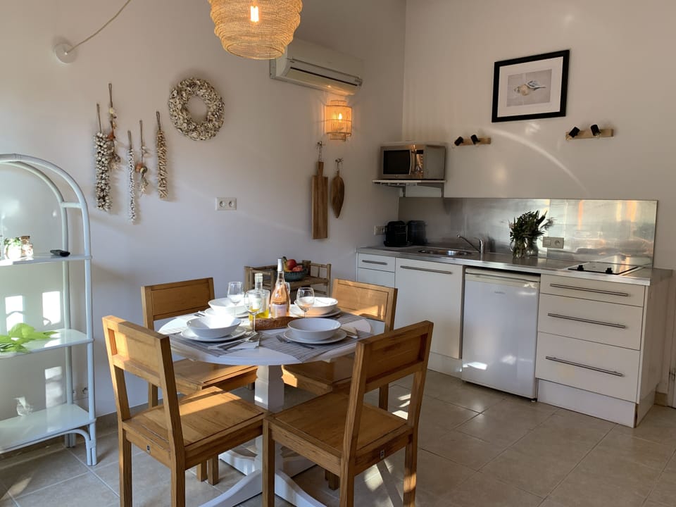 Full-size fridge, microwave, stovetop, espresso maker